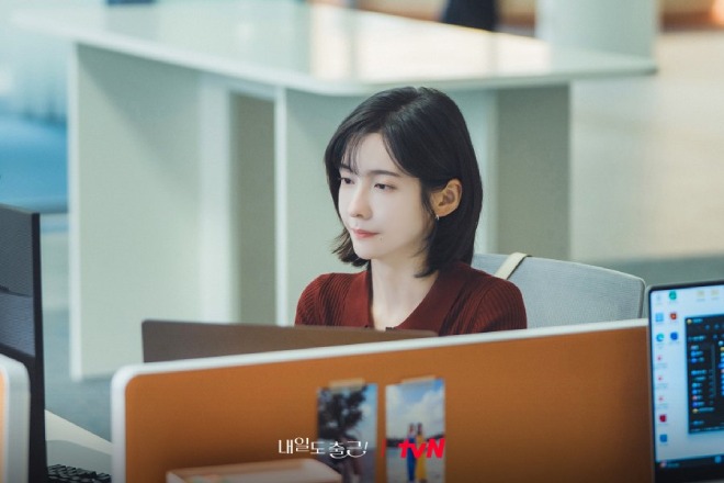 Park Ji Hyun di See You At Work Tomorrow!