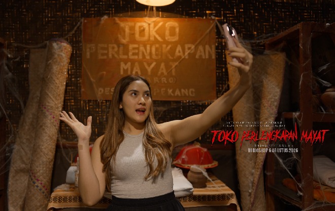 Ivana Meylanda Saragih di Toko Perlengkapan Mayat