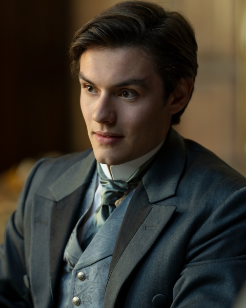 Louis Partridge di Enola Holmes 3