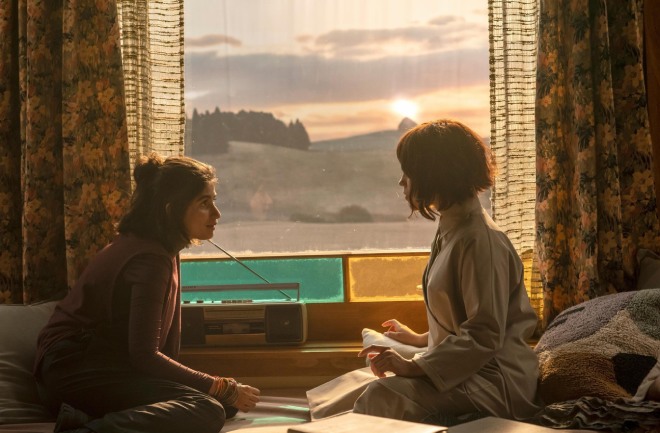 Mia Tharia, Jenna Ortega di Klara and the Sun