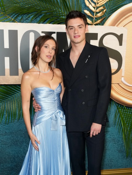 Millie Bobby Brown dan Louis Partridge - Pemeran Enola Holmes 3